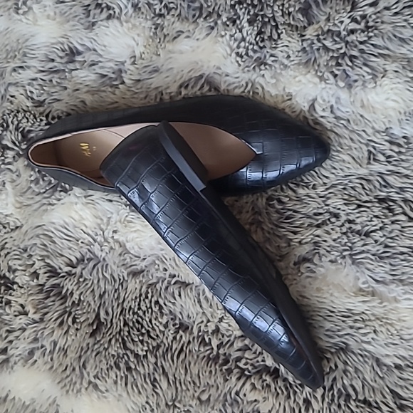 Ladies Flats - Picture 2 of 4